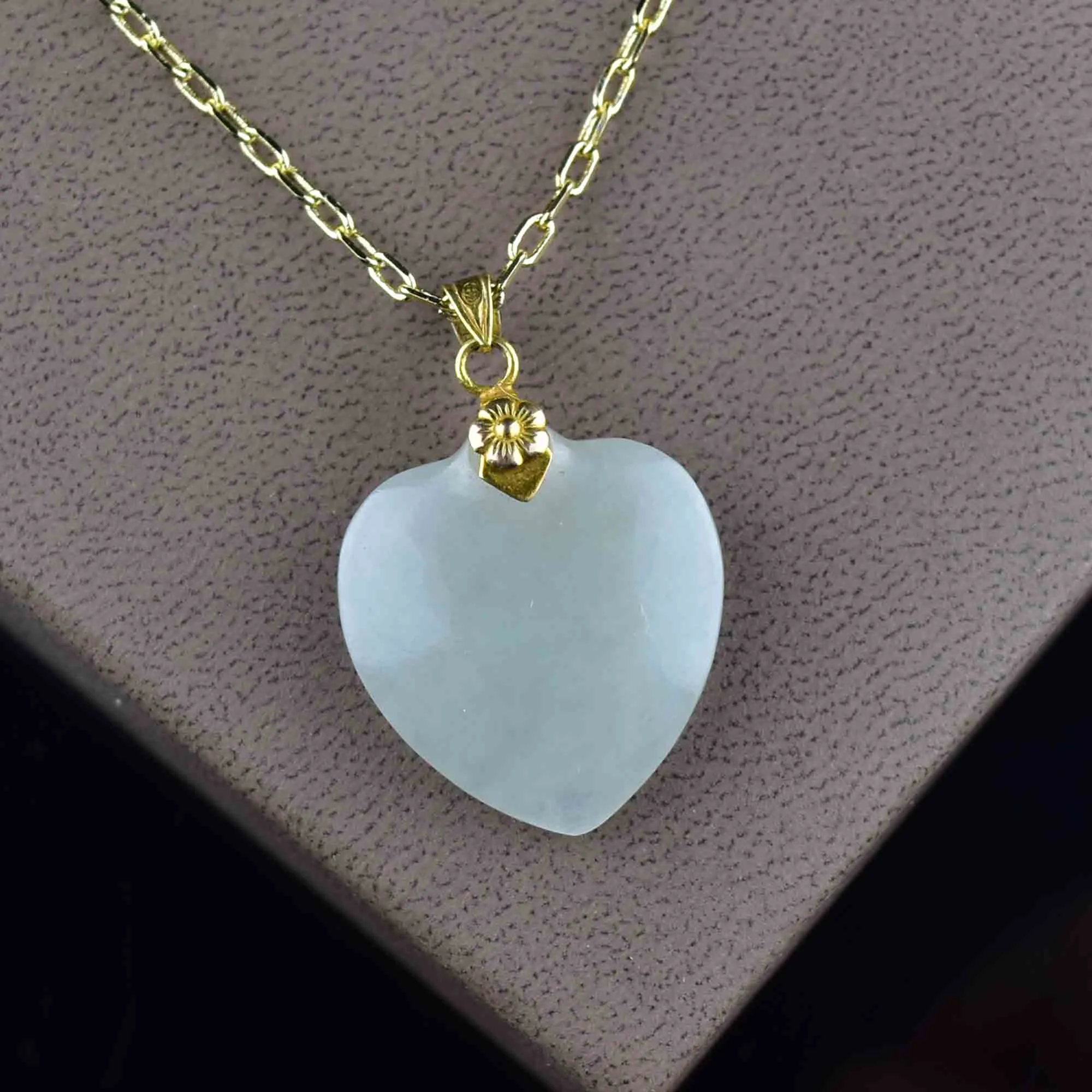 14K Gold Floral Carved Jade Heart Pendant Necklace