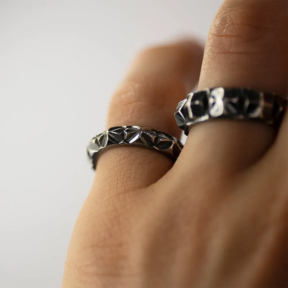 Scales ring