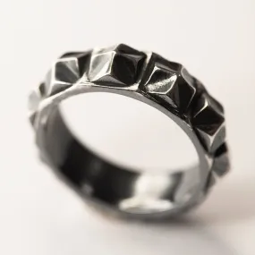 Scales ring