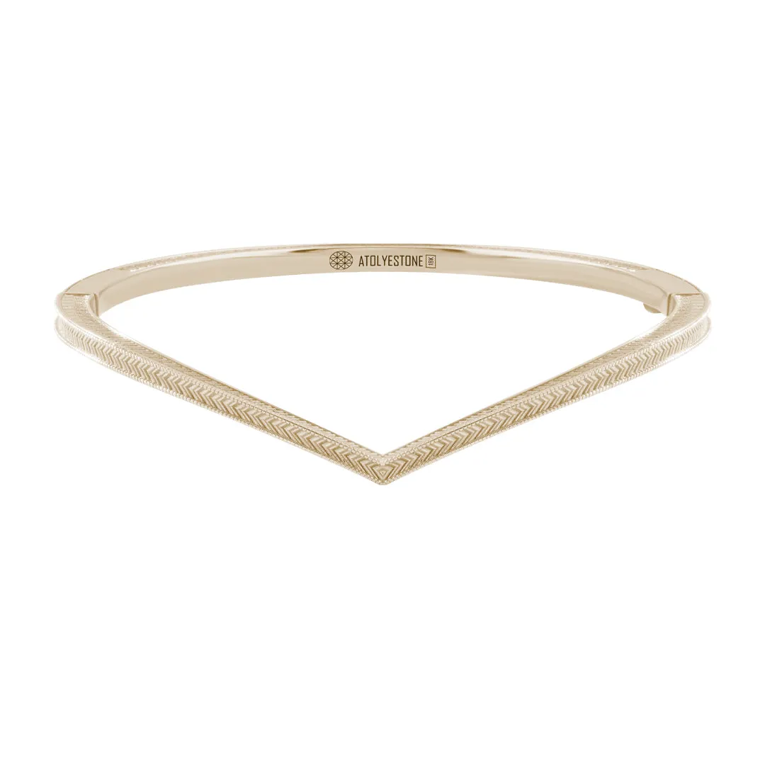 Signature Arrow Curve Bangle in Gold