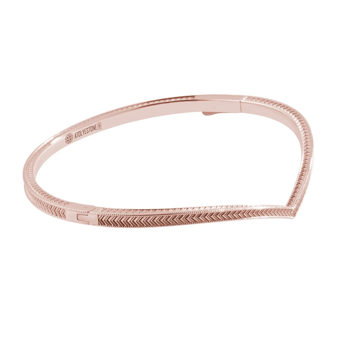 Signature Arrow Curve Bangle in Gold