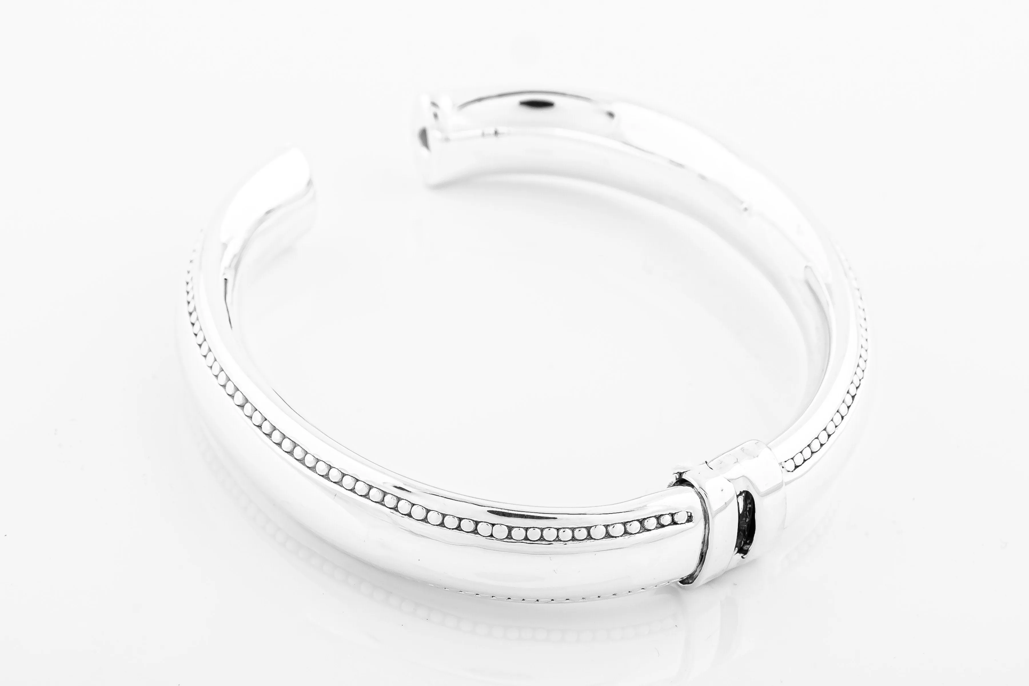 SS26 Bead Edge Hinged Bangle